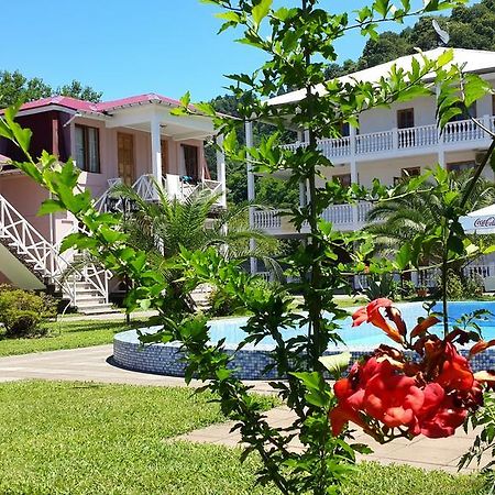 Guest House Nia Gonio Bagian luar foto