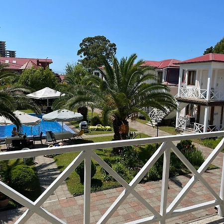 Guest House Nia Gonio Bagian luar foto