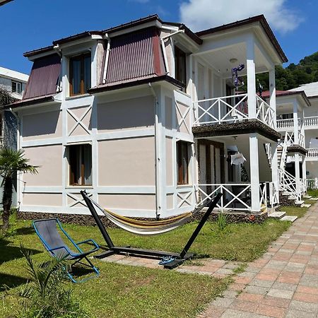 Guest House Nia Gonio Bagian luar foto