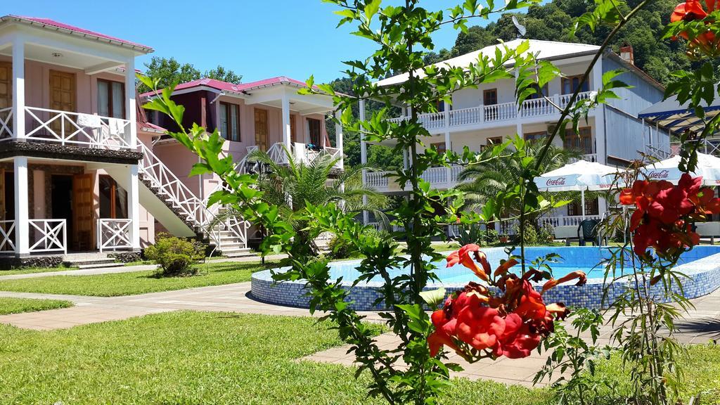 Guest House Nia Gonio Bagian luar foto