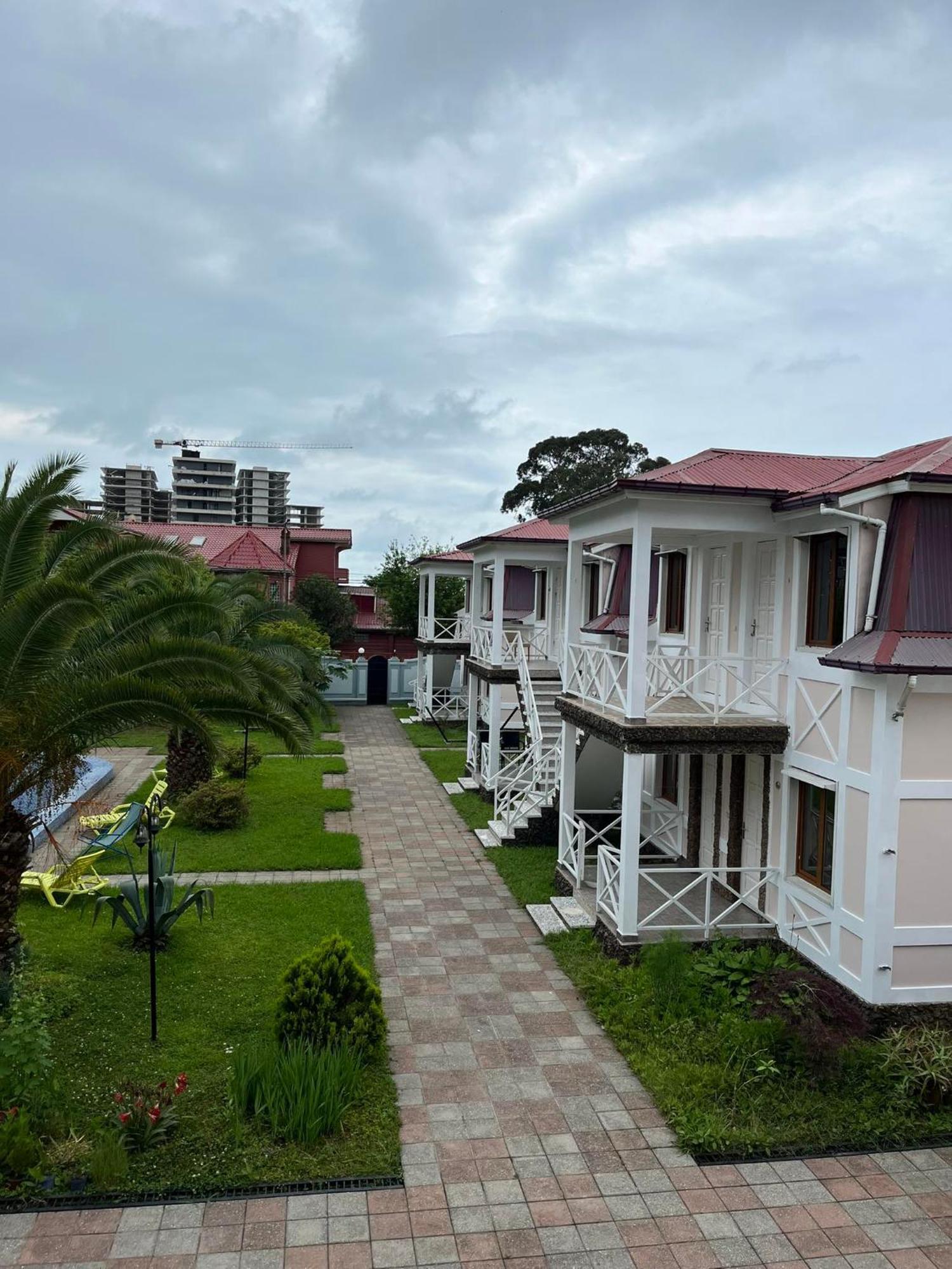 Guest House Nia Gonio Bagian luar foto