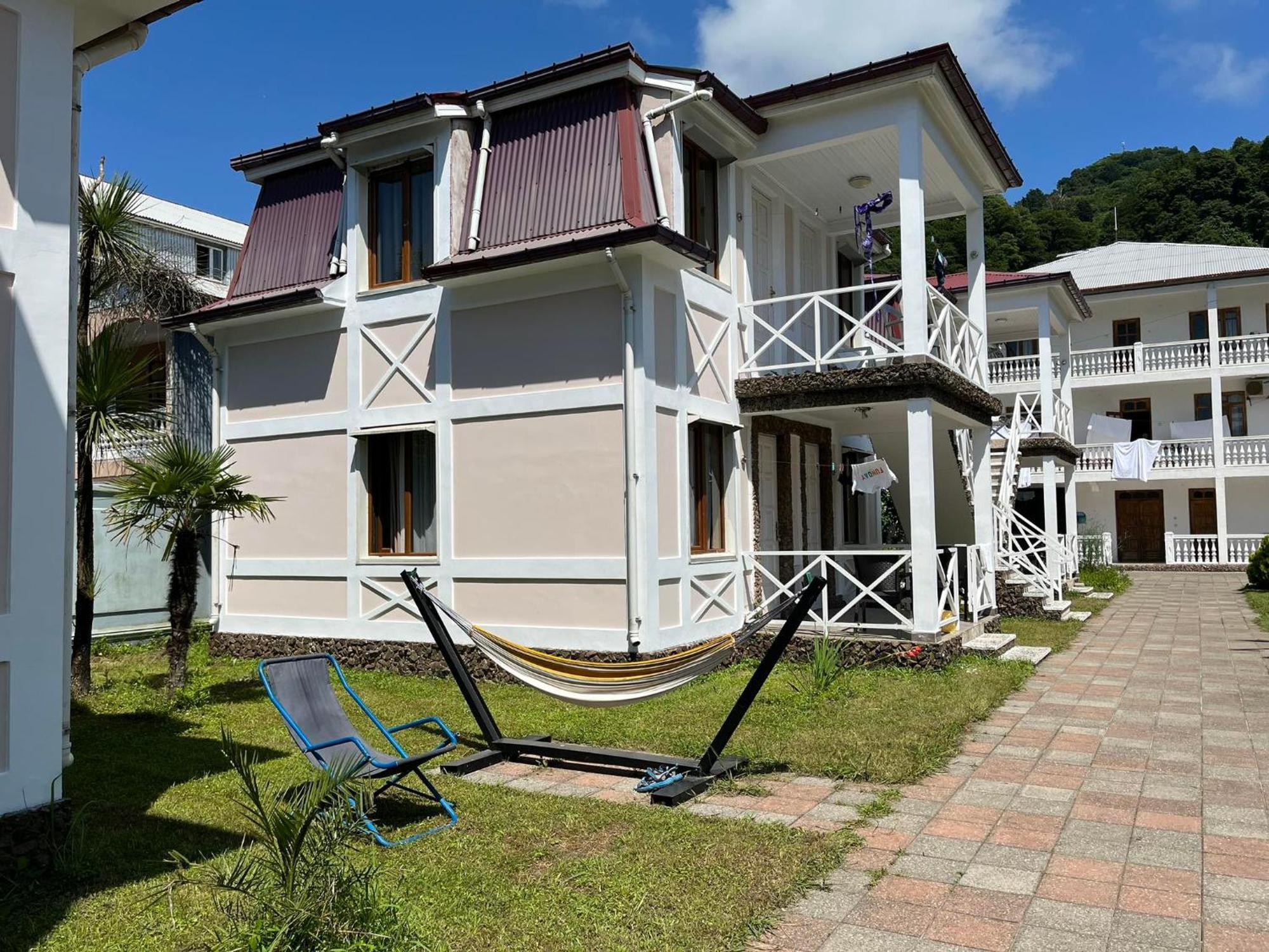 Guest House Nia Gonio Bagian luar foto