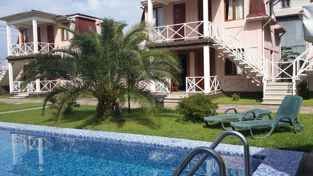 Guest House Nia Gonio Bagian luar foto