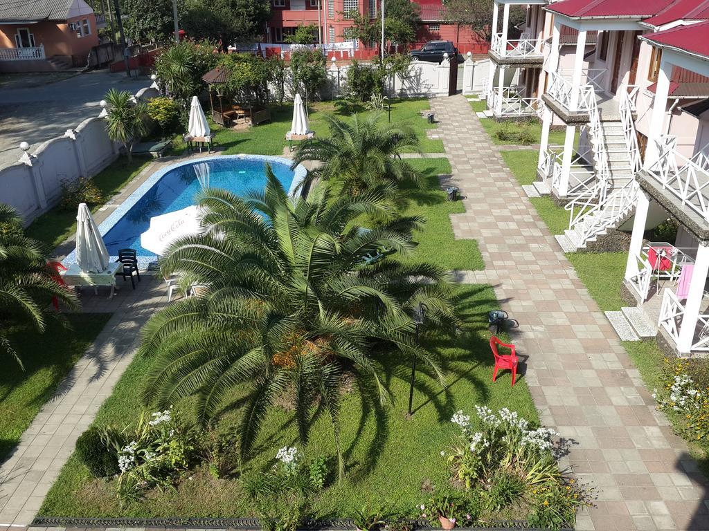 Guest House Nia Gonio Bagian luar foto