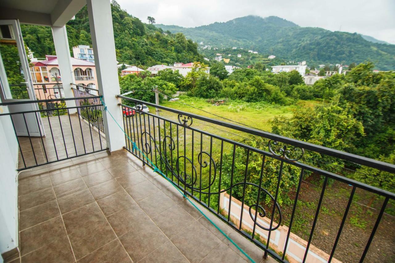 Guest House Nia Gonio Bagian luar foto