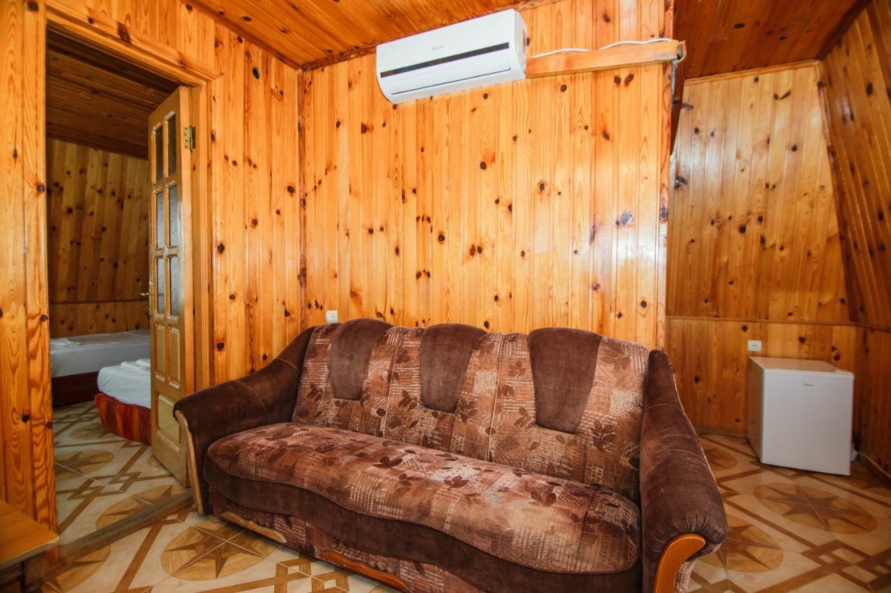 Guest House Nia Gonio Bagian luar foto