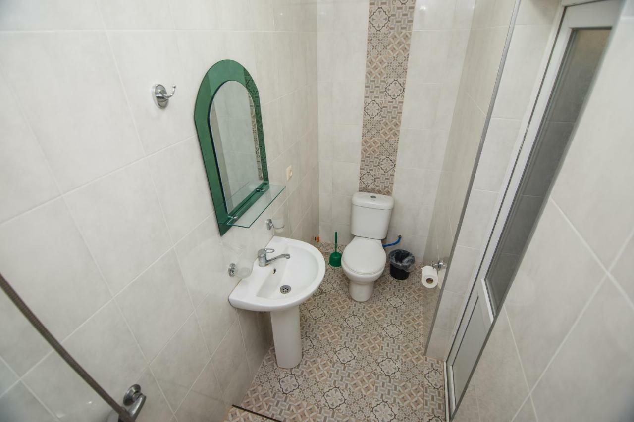 Guest House Nia Gonio Bagian luar foto