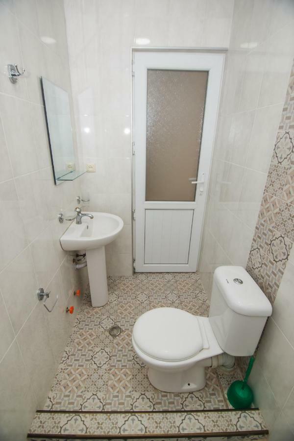 Guest House Nia Gonio Bagian luar foto