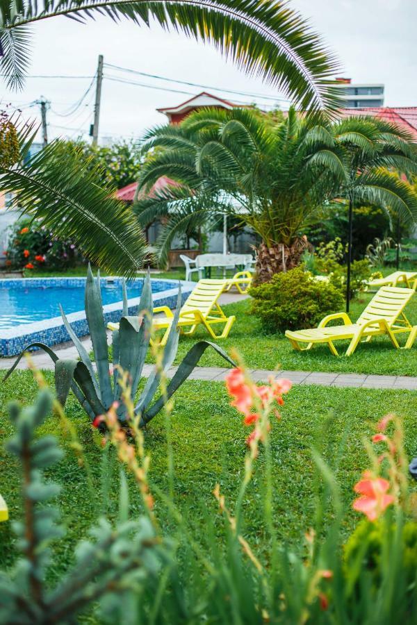 Guest House Nia Gonio Bagian luar foto