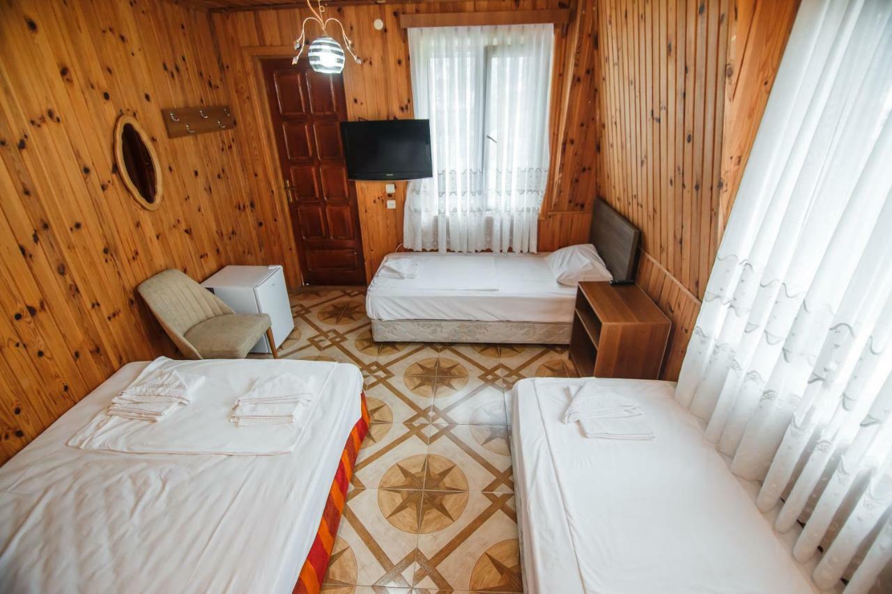 Guest House Nia Gonio Bagian luar foto