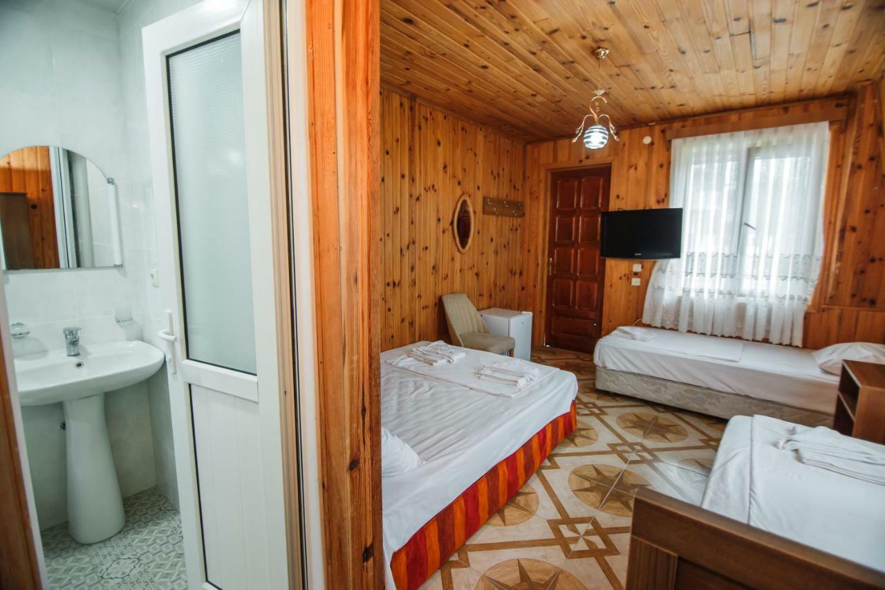 Guest House Nia Gonio Bagian luar foto